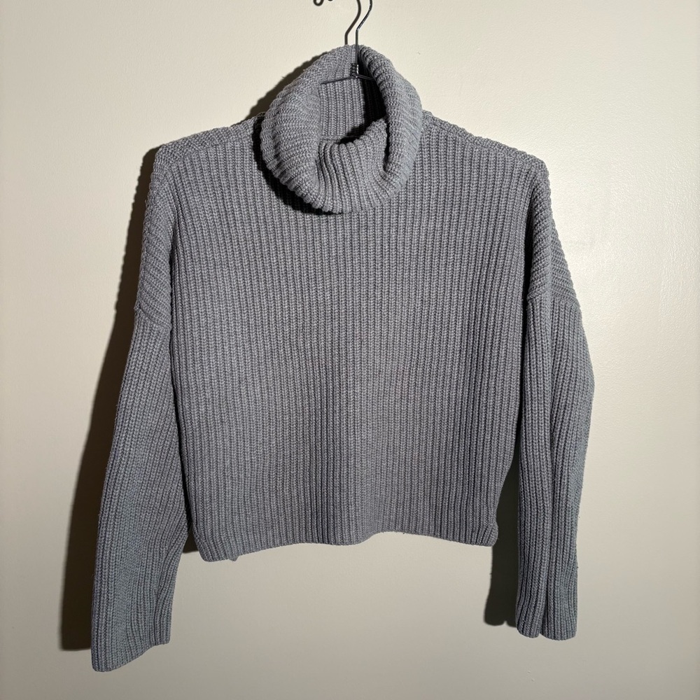 Abercrombie & Fitch Cropped Fisherman’s Rib Turtleneck Sweater